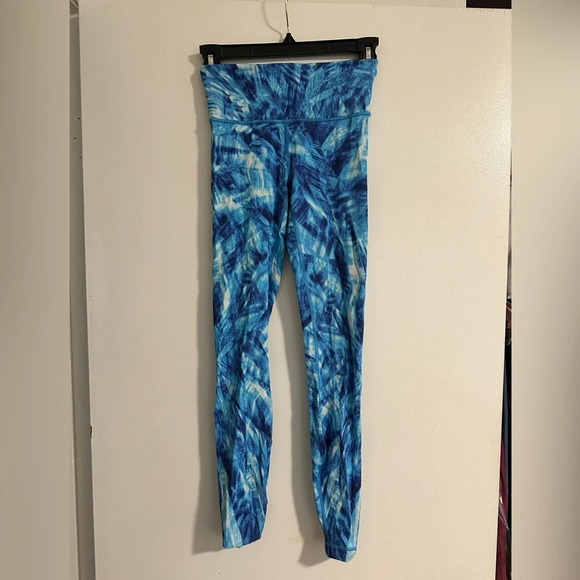 Lululemon Size 2 Blue Patterned Leggings - Picture 2 of 5
